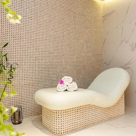 ホテル Perelik パンポロボ